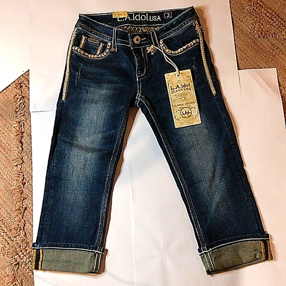 NWT L.A. IDOL EMBROIDERED CUFFED CAPRIS SZ. 3 (junior)